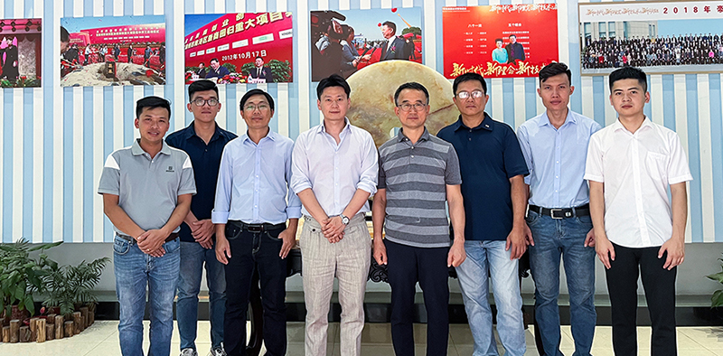 热烈欢迎milan米兰电梯在韩国和越南多年的合作伙伴来milan米兰公司做发货前的检验。